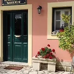 Apart Otel Makris