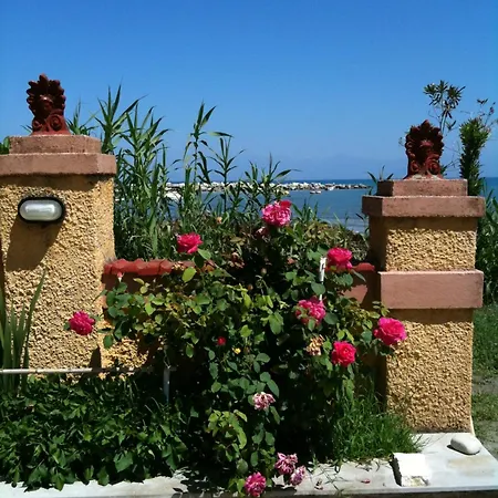 Makris Apartahotel *