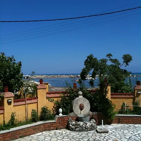 Makris Apartahotel *