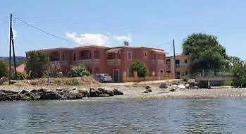 Makris Aparthotel *