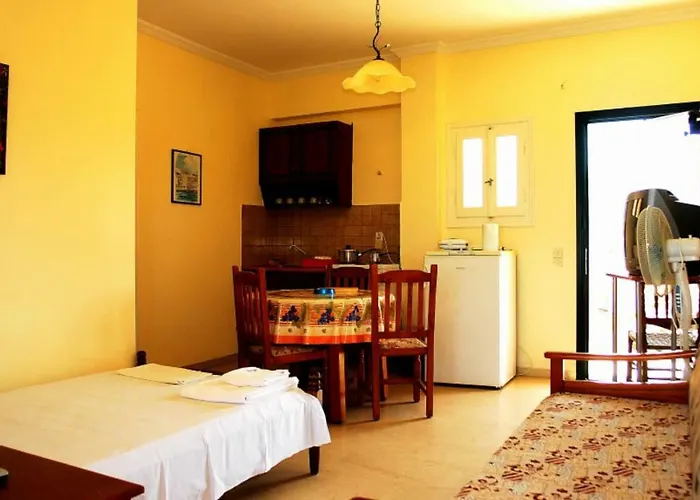 Makris Aparthotel *