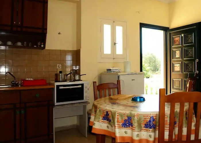 Makris Aparthotel *